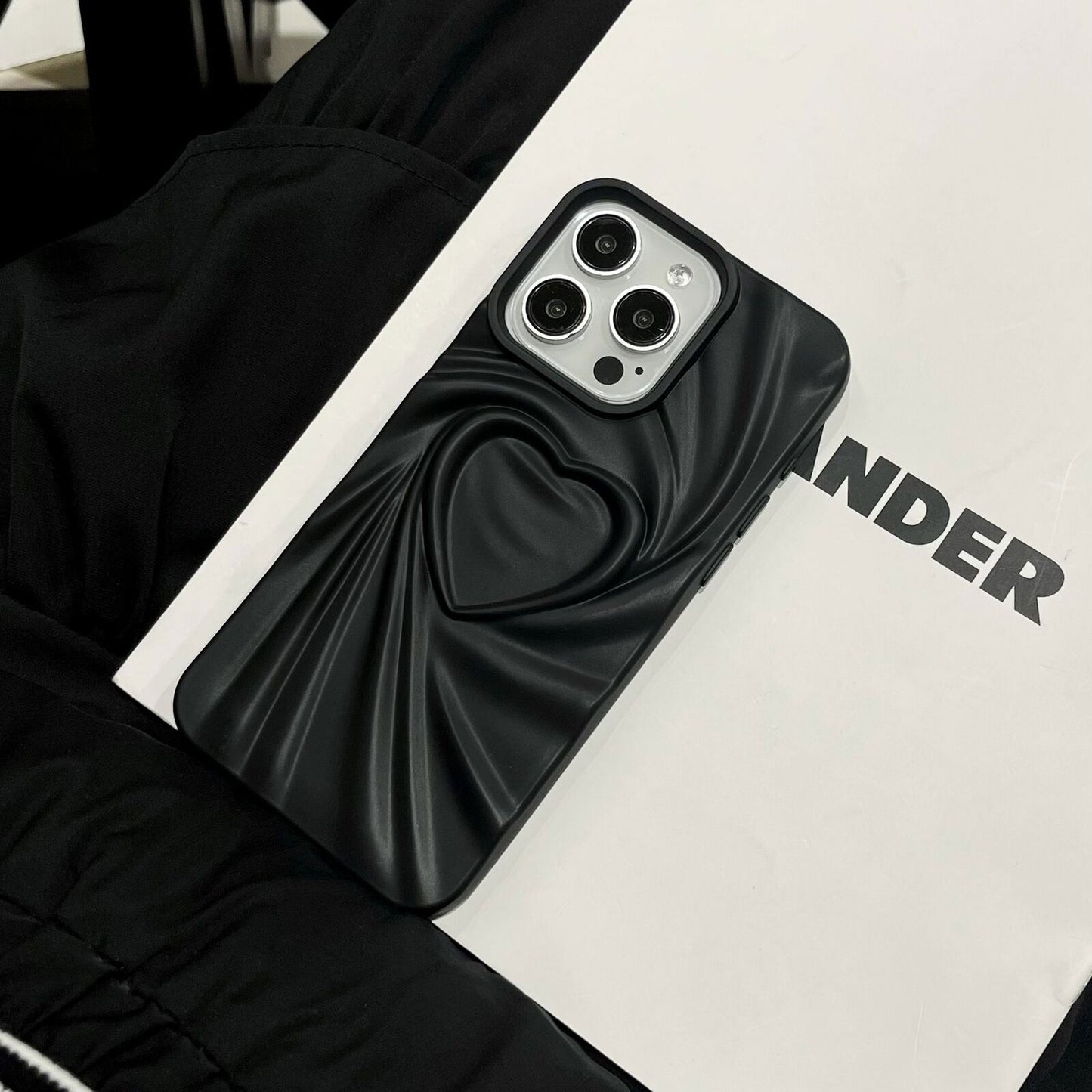 Stylish 3D Heart Design Case for iPhone 16 - carolay.co