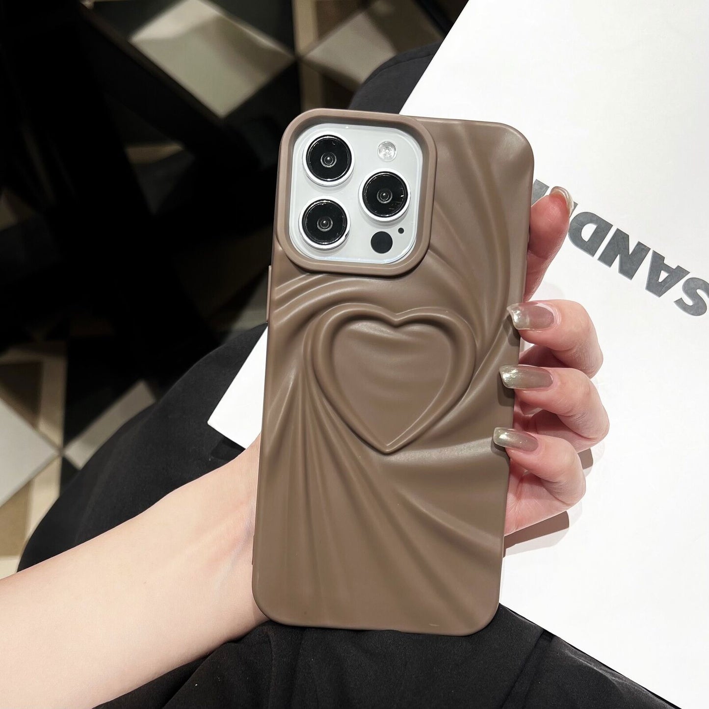 Stylish 3D Heart Design Case for iPhone 16 - carolay.co